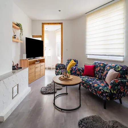 Retreat With Forest Views