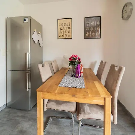 Retreat With Forest Views * 策拉-梅利斯